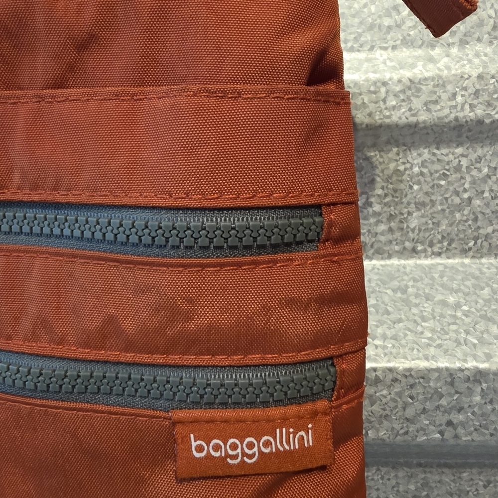 Baggallini Rust Messenger Bag - Picture 2 of 4